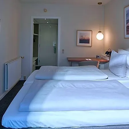 فندق Fjord 4*